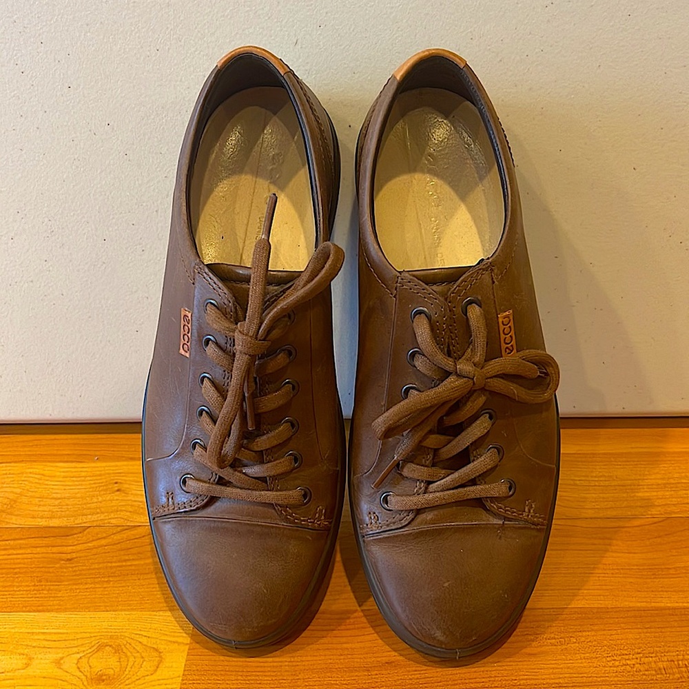 Ecco size 9 super comfortable sneakers. Brown in color. - Picture 2 of 4